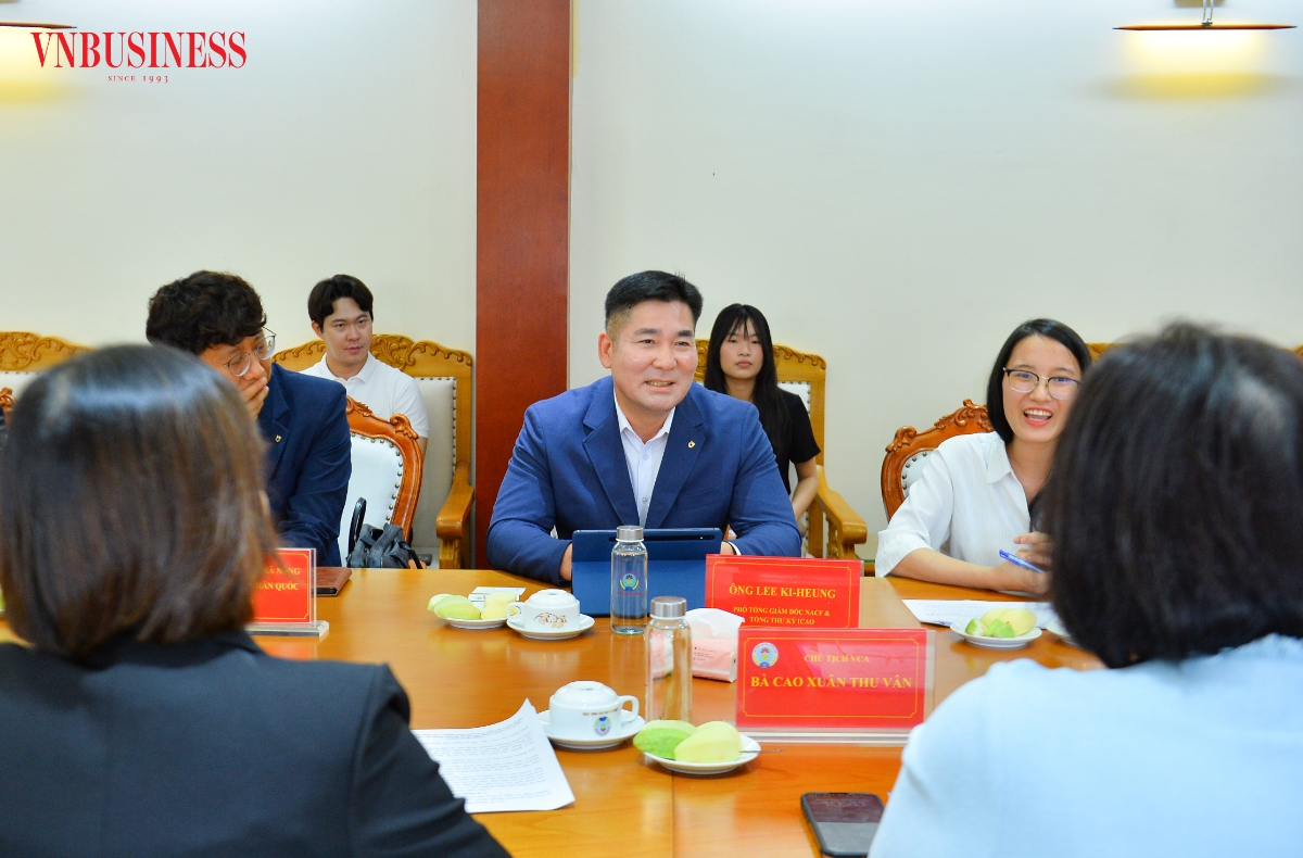 Ông Lee Ki-Heung – Phó Tổng Giám đốc NACF, Tổng Thư ký Tổ chức các HTX nông nghiệp quốc tế (ICAO) phát biểu tại buổi làm việc.