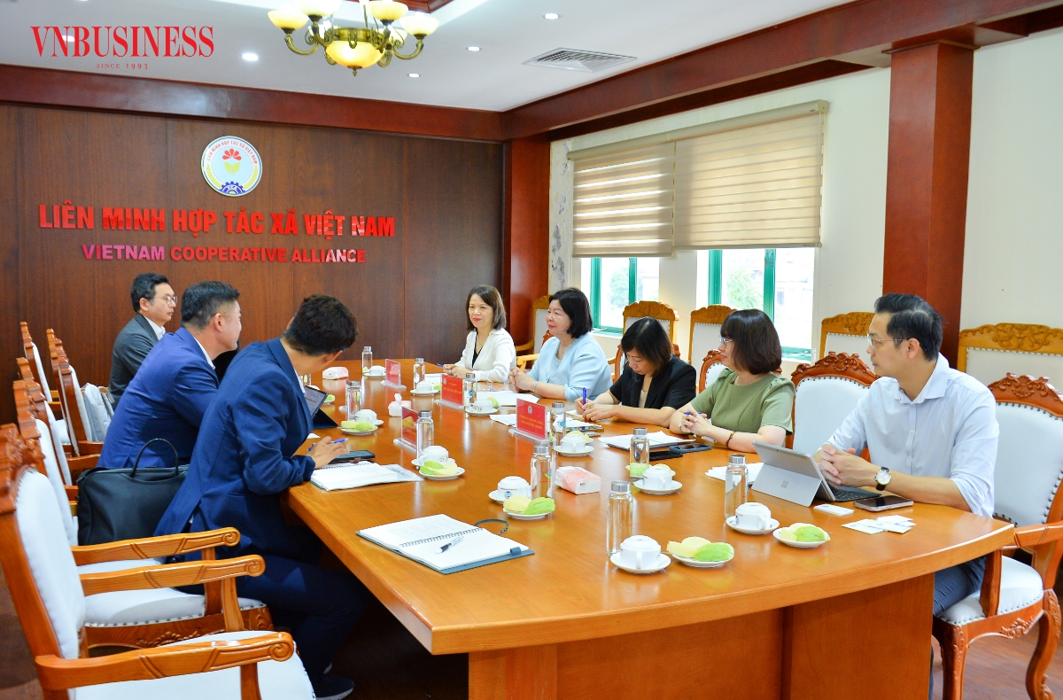 Toàn cảnh buổi làm việc.