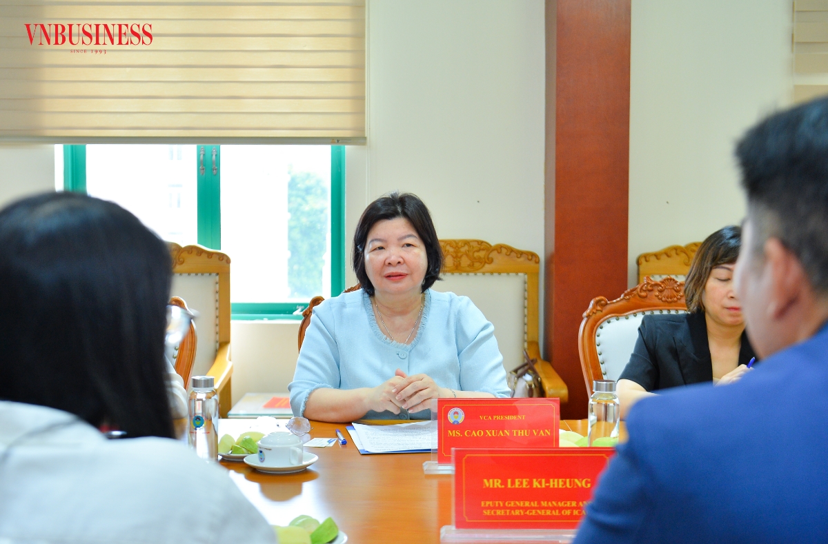 Chủ tịch Liên minh HTX Việt Nam Cao Xuân Thu Vân phát biểu tại buổi làm việc.