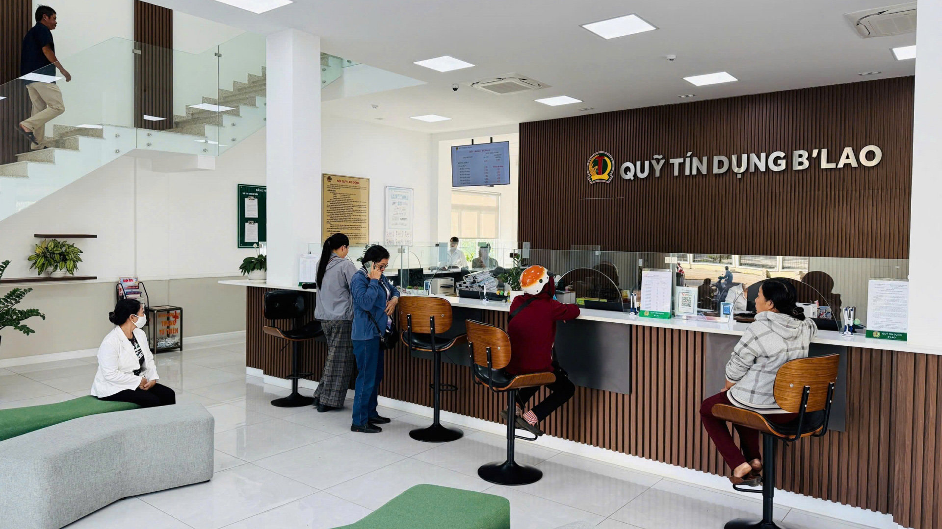 Không gian giao dịch và kho lưu trữ tài chính an toàn của quỹ tín dụng