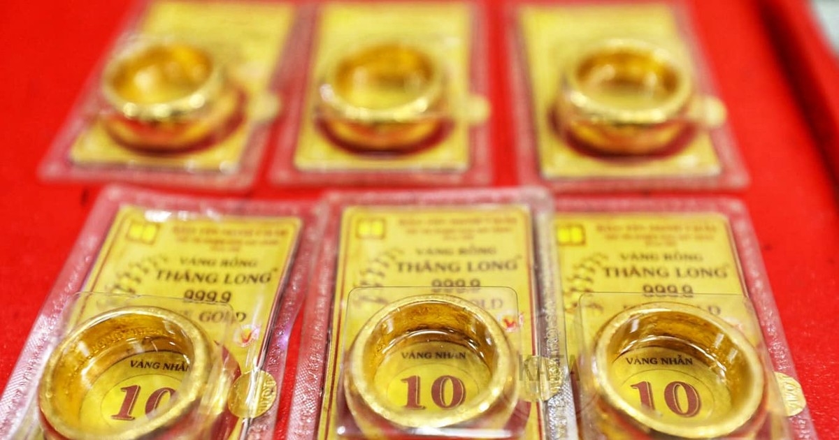 Giá vàng trong nước tiếp đà tăng mạnh cùng xu hướng thế giới.