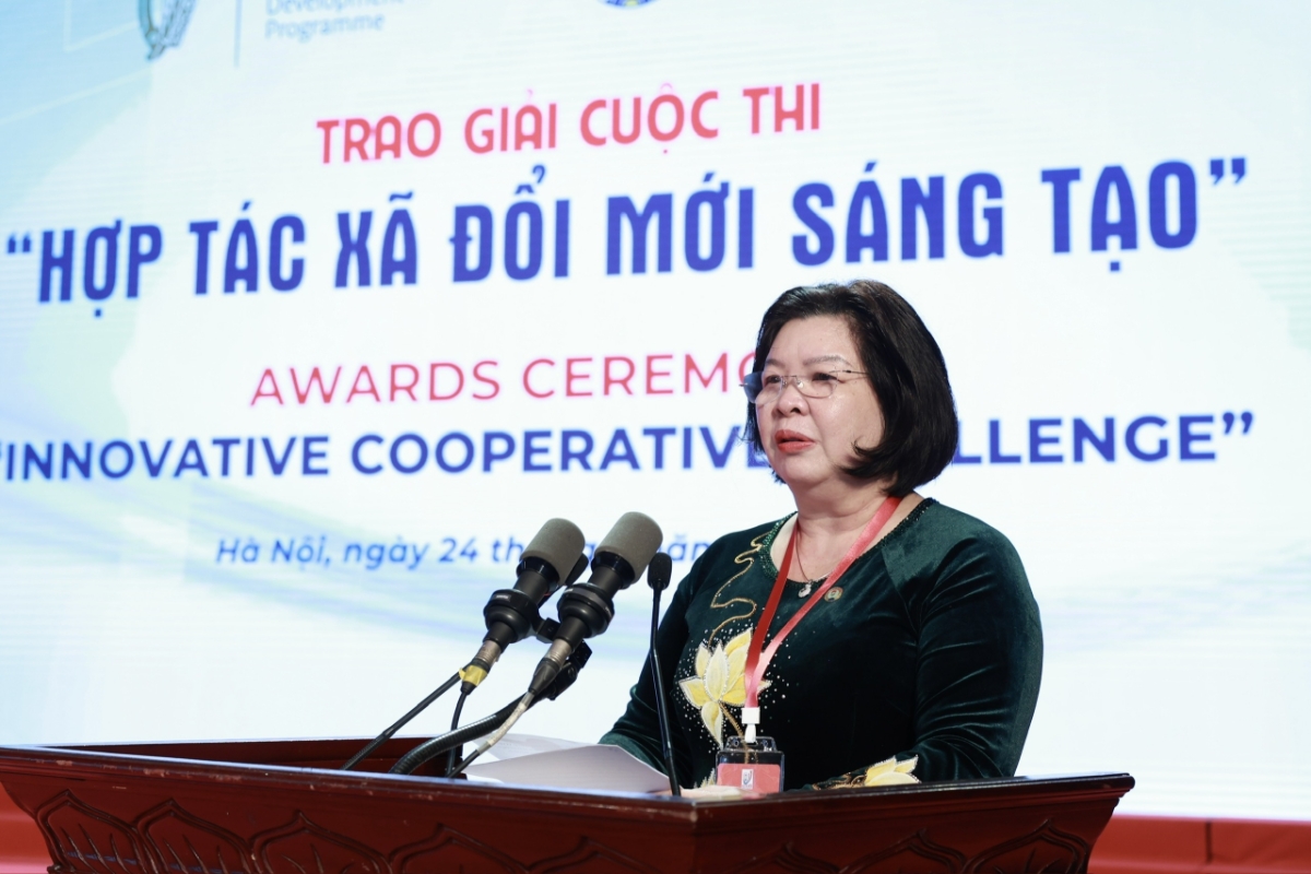 Chủ tịch Liên minh HTX Việt Nam Cao Xuân Thu Vân phát biểu tại Lễ trao giải.