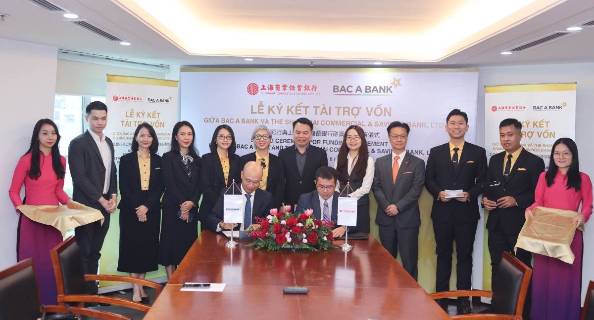 Đại diện BAC A BANK và The Shanghai Commercial and Savings Bank Ltd ký kết thỏa thuận tài trợ vốn trị giá 30 triệu USD.