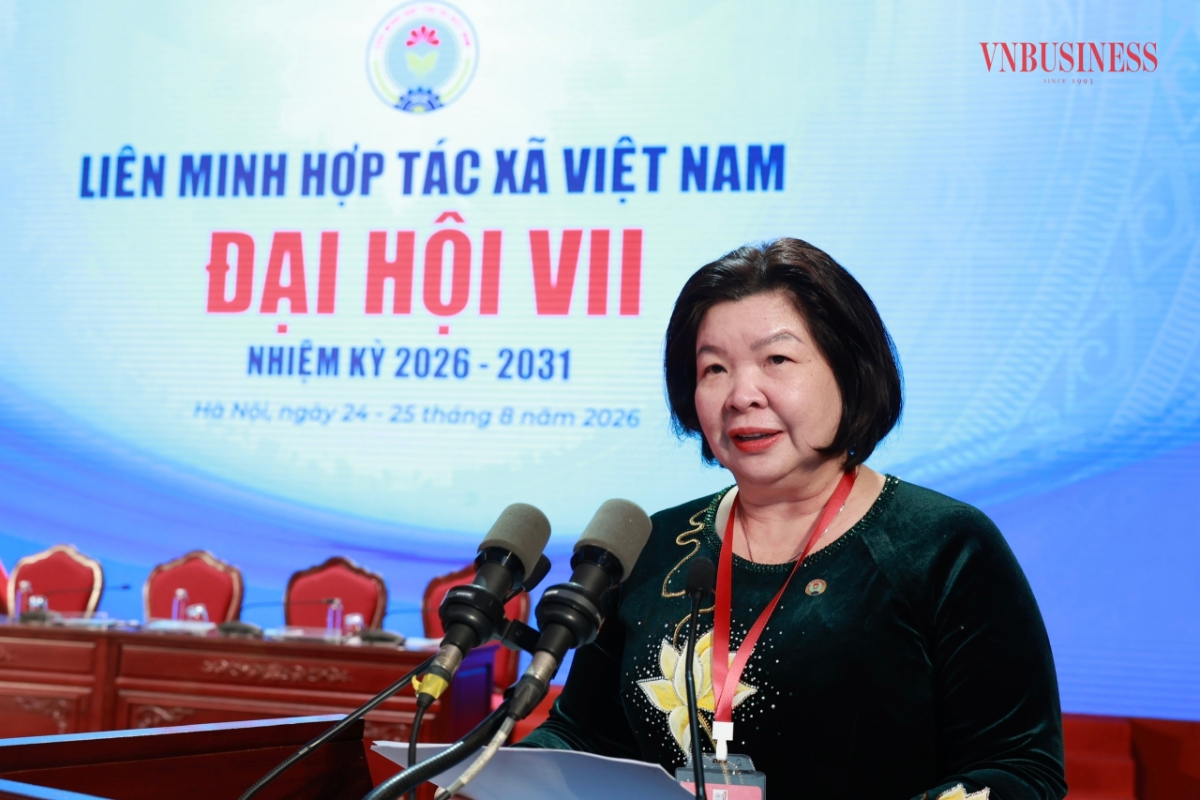 Chủ tịch Liên minh HTX Việt Nam Cao Xuân Thu Vân điều hành phiên làm việc.