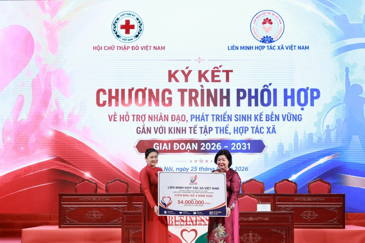 Đại hội Liên minh HTX Việt Nam lần thứ VII đã nhất trí trao số tiền 54 triệu đồng tới Hội Chữ thập đỏ để hỗ trợ đồng bào khắc phục hậu quả cơn bão số 4.