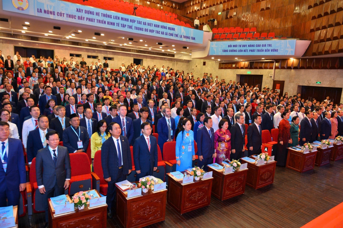 Nghi lễ chào cờ, bế mạc Đại hội đại biểu toàn quốc Liên minh HTX Việt Nam khóa VII.