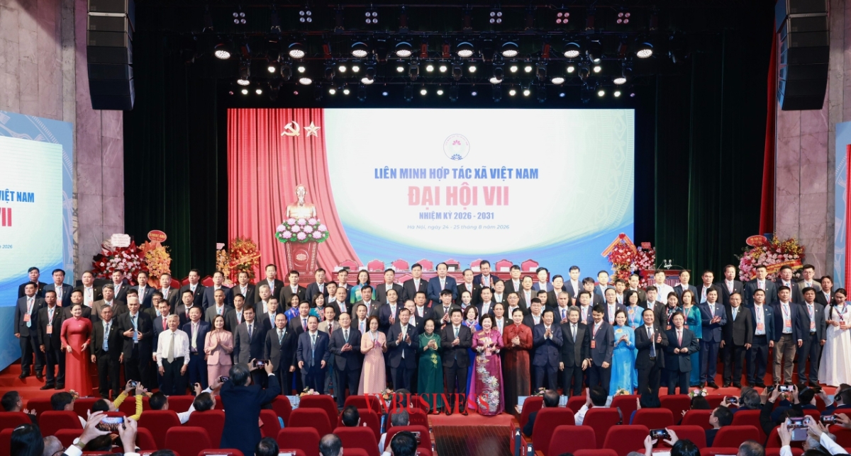 Ban chấp hành Liên minh HTX Việt Nam khóa VII ra mắt Đại hội.