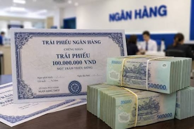 Từ đầu tháng 8 đến ngày 25/8, nhóm ngân hàng phát hành tổng cộng 13 đợt trái phiếu, huy động được 15.206 tỷ đồng và chiếm tới 87% tổng lượng trái phiếu mới trên thị trường.
