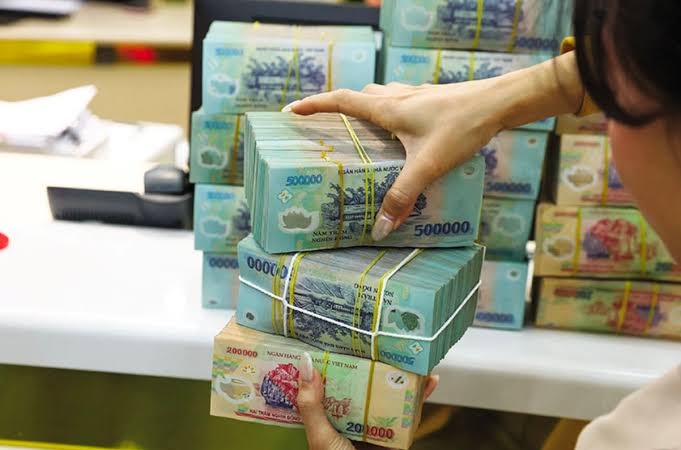 Đón dịp Quốc khánh 2/9, nhiều nhà băng đồng loạt tung ưu đãi lãi suất huy động trực tuyến nhằm hút dòng tiền nhàn rỗi.