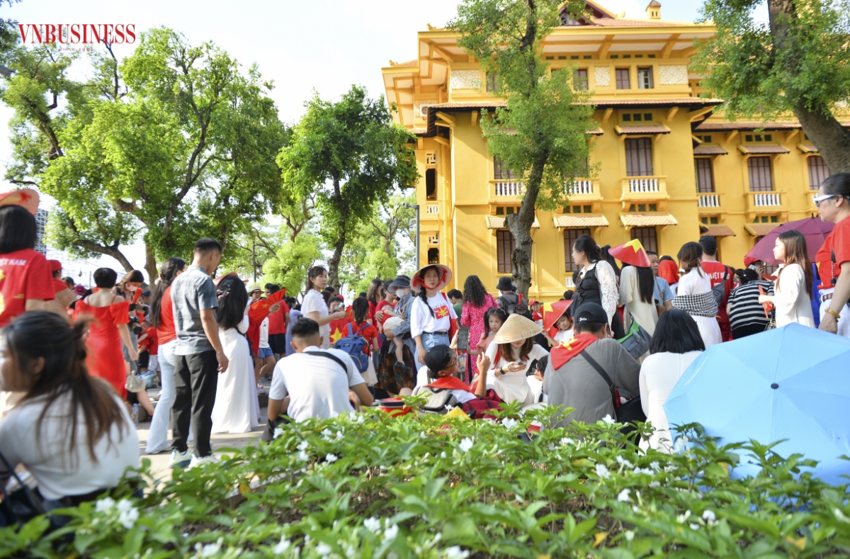 Theo tìm hiểu, đối với gói chụp dịch vụ trả file nhanh, mức giá dao động trung bình từ 10 - 20 nghìn đồng cho mỗi kiểu. Đối với những đoàn đông, mức giá sẽ thay đổi.