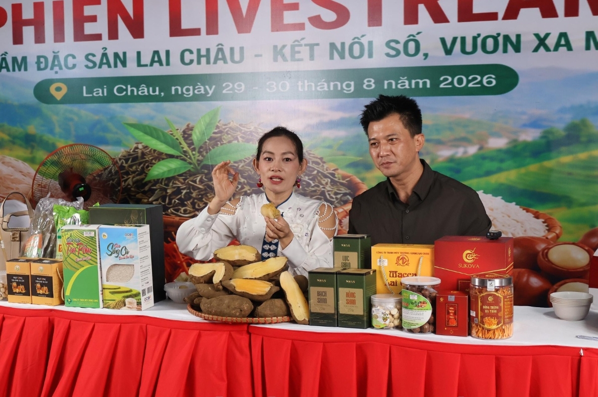 Nhiều sản phẩm OCOP, đặc sản địa phương được quảng bá giới thiệu tại chuỗi sự kiện.