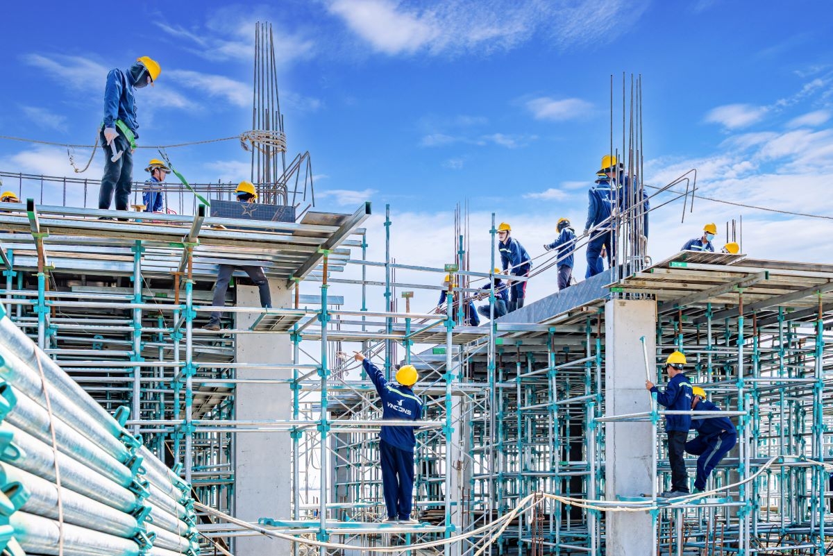 Đa phần lao động tại VinCons là người mới, xuất thân từ nông thôn, miền núi, được đào tạo bài bản, từ lý thuyết đến thực chiến ngay trên công trường.