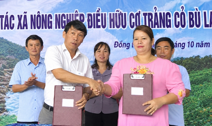 Người phụ nữ M’nông đưa hạt điều tìm đường ra thị trường