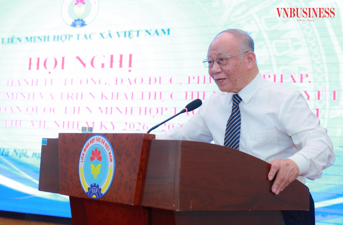GS.TS. Hoàng Chí Bảo, chuyên gia cao cấp, nguyên Ủy viên Hội đồng Lý luận Trung ương triển khai Chuyên đề "Học tập và thực hành tư tưởng, đạo đức, phương pháp, phong cách Hồ Chí Minh – vận dụng trong xây dựng hệ thống Liên minh HTX Việt Nam và phát triển kinh tế tập thể, HTX trong giai đoạn mới”.