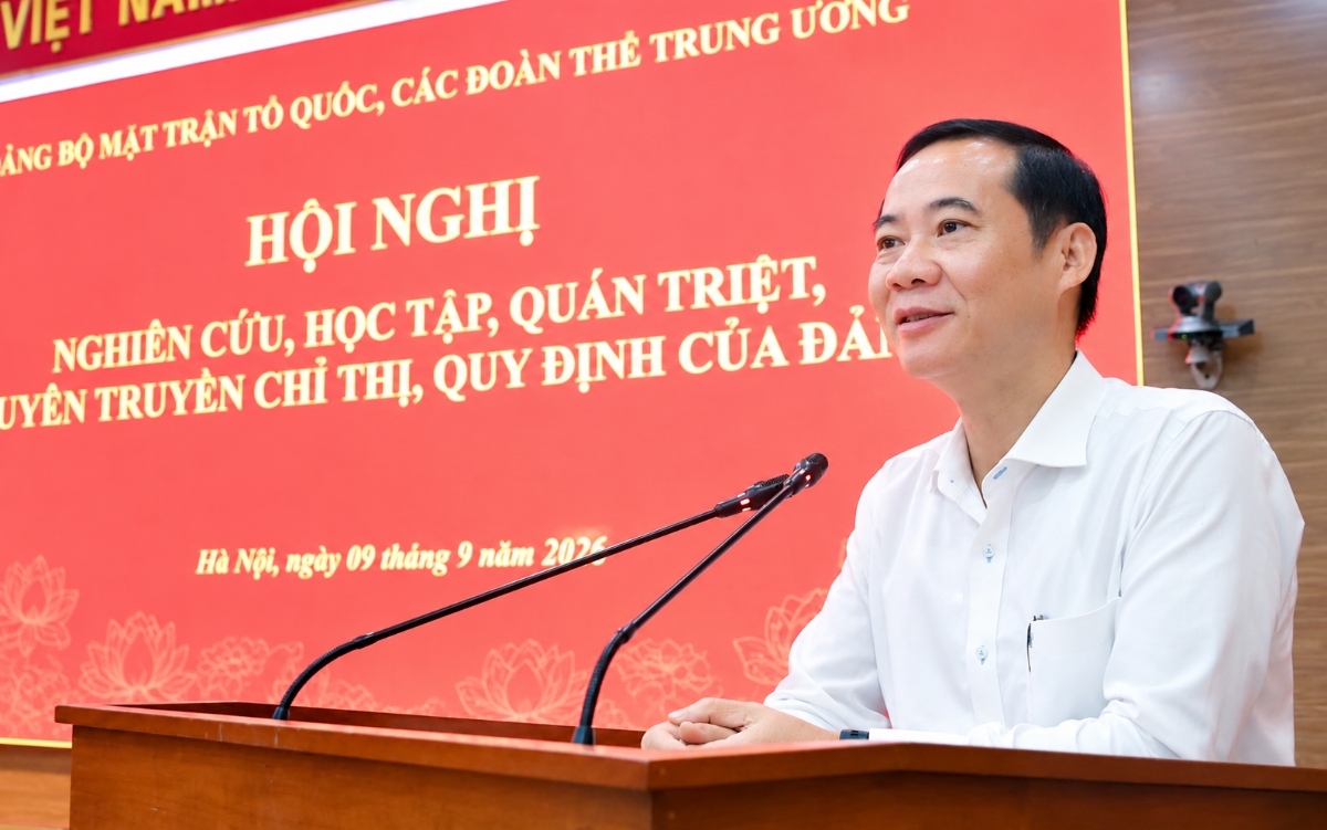 Phó Bí thư Đảng ủy MTTQ, các đoàn thể Trung ương Nguyễn Thái Học phát biểu tại Hội nghị