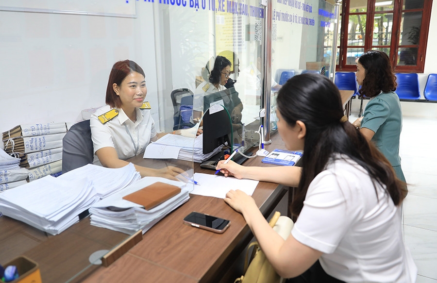 Người nộp thuế giao dịch tại Thuế cơ sở 7 thành phố Hà Nội.