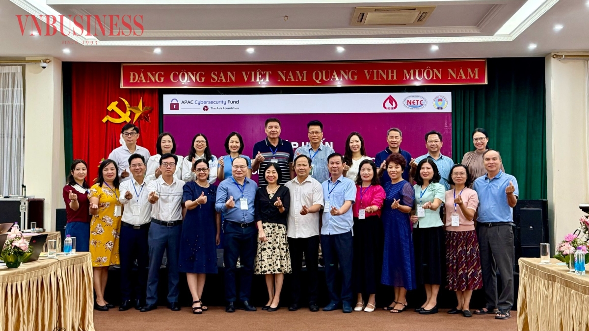 Đại diện các học viên tại lớp tập huấn chụp ảnh lưu niệm.