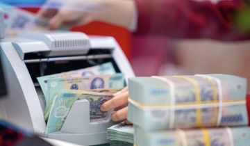 Lãi suất tiết kiệm neo cao, cuộc đua hút tiền gửi chưa hạ nhiệt