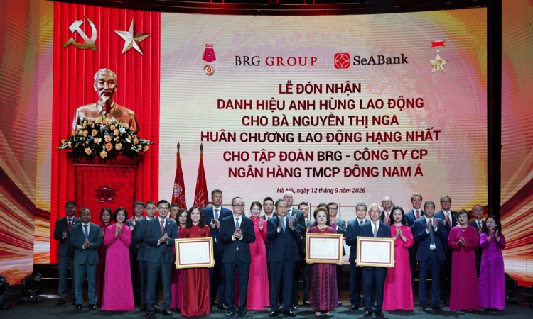 Doanh nhân Nguyễn Thị Nga nhận danh hiệu Anh hùng Lao động, SeABank đón Huân chương Lao động hạng Nhất