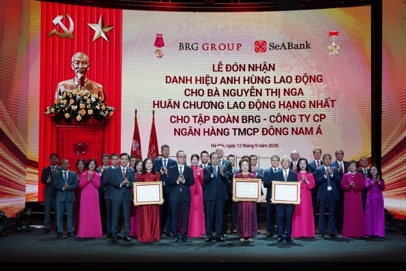 Doanh nhân Nguyễn Thị Nga nhận danh hiệu Anh hùng Lao động, SeABank đón Huân chương Lao động hạng Nhất