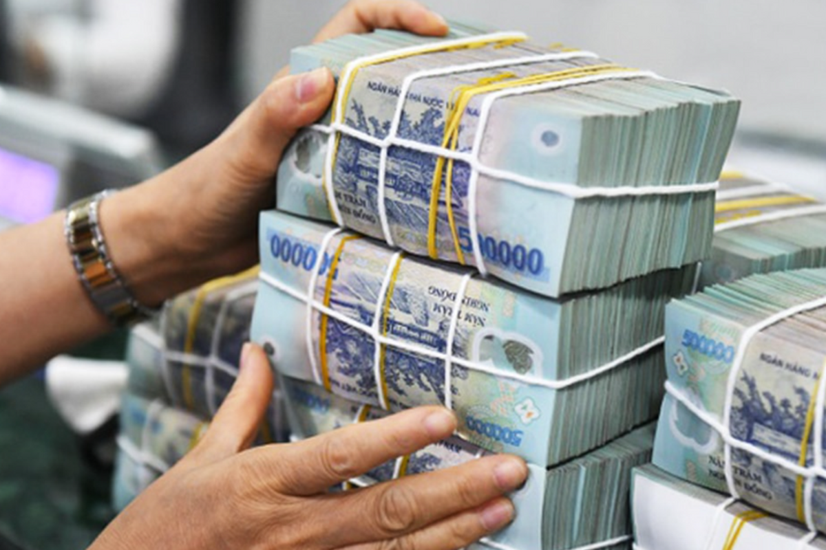 Theo các chuyên gia, phải kiên định nguyên tắc mở rộng cơ sở để có thêm nhiều người nộp thuế, thay vì tận thu thêm ở những người đang nộp.