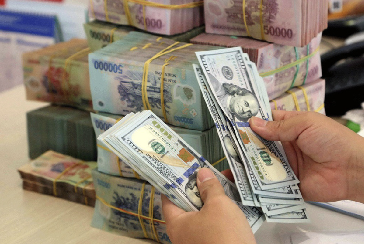 Đồng USD bán ra tại các ngân hàng thương mại phổ biến vượt mốc 26.100 VND/USD.