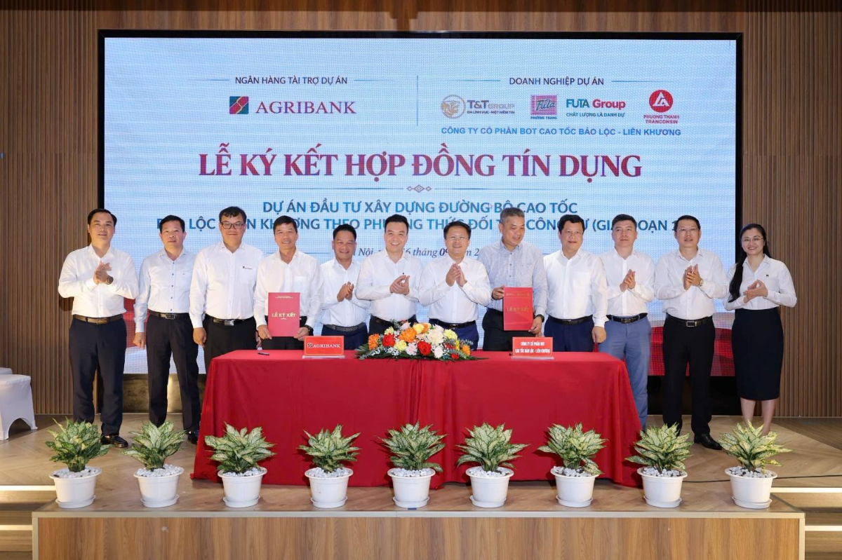 Lễ ký kết Hợp đồng tài trợ vốn tín dụng cho Dự án đầu tư xây dựng đường bộ cao tốc Bảo Lộc – Liên Khương (Nguồn: Agribank).