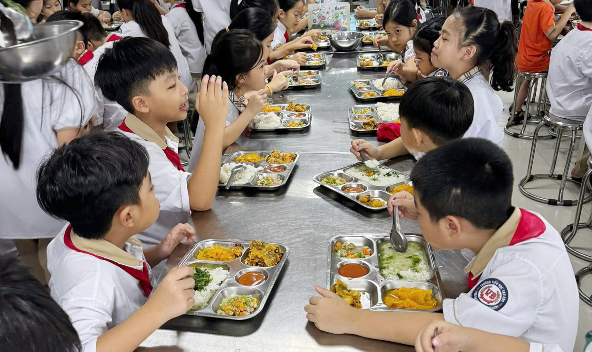 Hà Nội thành lập 4 đoàn kiểm tra liên ngành, tổ chức kiểm tra đột xuất bữa ăn bán trú tại các cơ sở giáo dục (Ảnh minh họa).