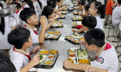 Hà Nội thành lập 4 đoàn kiểm tra liên ngành, tổ chức kiểm tra đột xuất bữa ăn bán trú tại các cơ sở giáo dục.