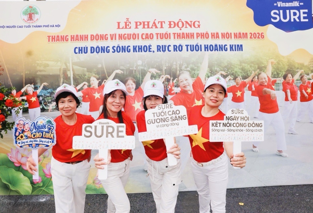Người cao tuổi cùng Vinamilk Sure lan tỏa tinh thần chủ động sống khỏe, sống vui và tích cực. Ảnh: Vi Nam