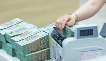 Người dân gửi hơn 11,2 triệu tỷ đồng vào ngân hàng giữa làn sóng lãi suất neo cao
