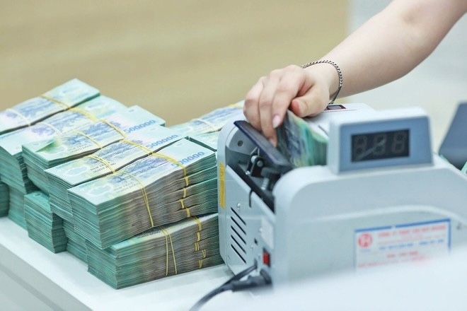 Người dân gửi hơn 11,2 triệu tỷ đồng vào ngân hàng giữa làn sóng lãi suất neo cao