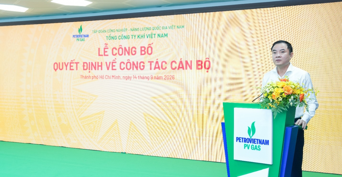 Bí thư Đảng ủy, Chủ tịch HĐTV Petrovietnam Lê Ngọc Sơn phát biểu chỉ đạo và giao nhiệm vụ tại buổi lễ .
