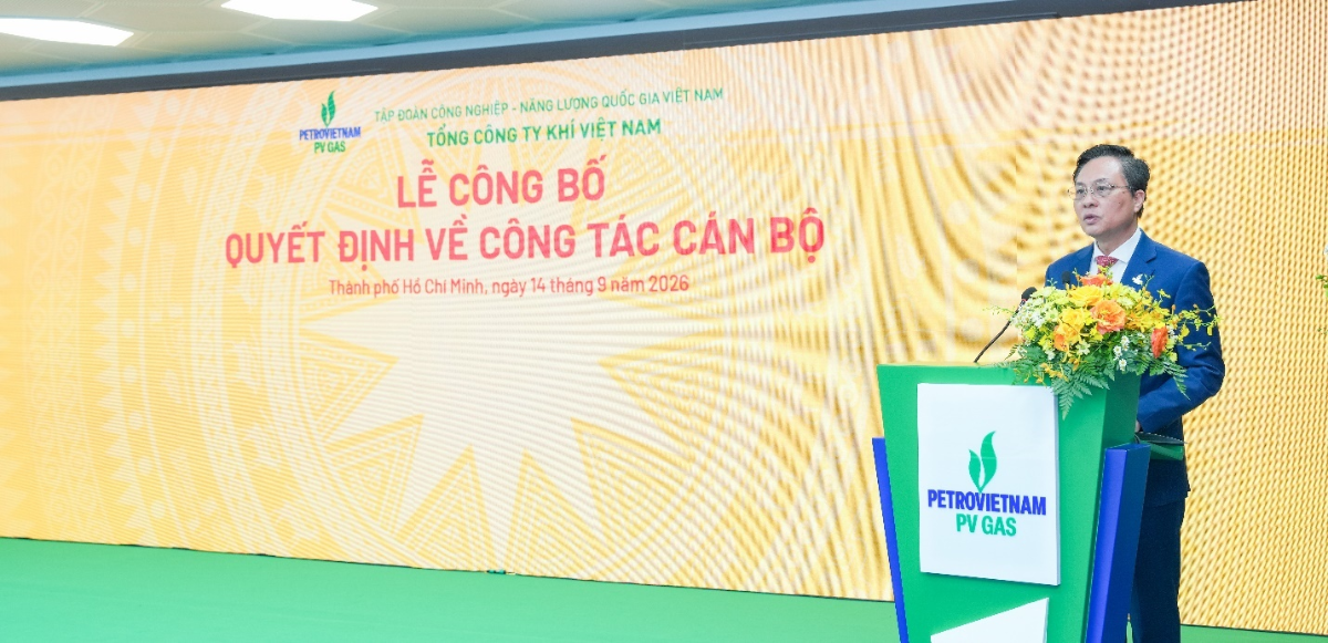 Chủ tịch HĐQT PV GAS Bùi Minh Tiến đại diện các đồng chí được bổ nhiệm phát biểu tại buổi lễ.
