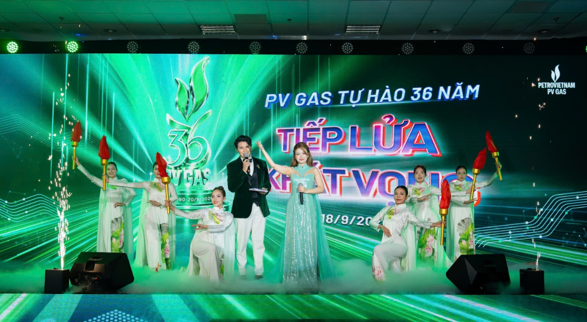 Tiết mục văn nghệ mở màn chương trình Lễ kỷ niệm 36 năm ngày thành lập PV GAS .