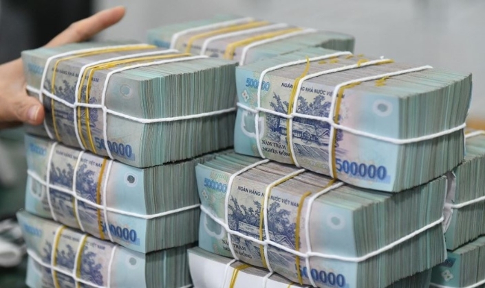 Tiền gửi lập kỷ lục, vì sao ngân hàng vẫn căng thẳng nguồn vốn?