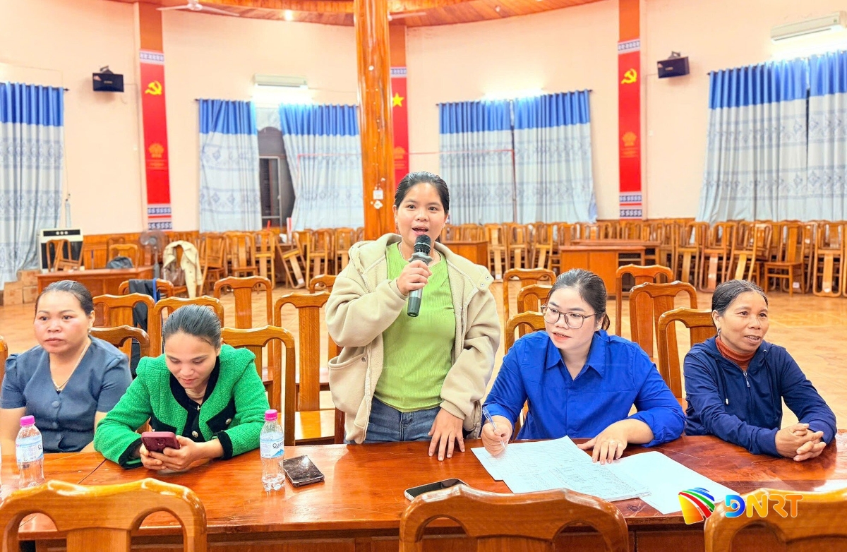 Người dân xã Đông Giang kiến nghị hỗ trợ giống cây trồng, con vật nuôi để nâng cao đời sống.