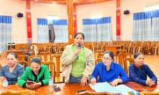Người dân xã Đông Giang kiến nghị hỗ trợ giống cây trồng, con vật nuôi để nâng cao đời sống.