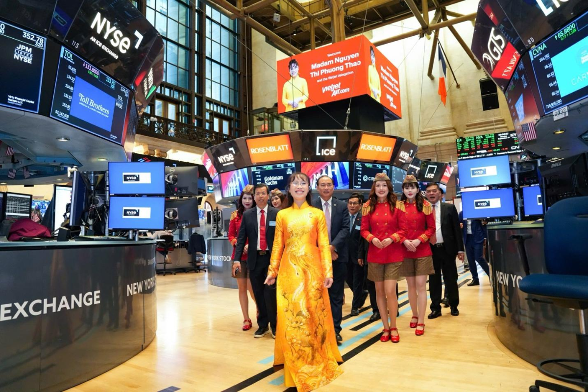 Tiến sĩ Nguyễn Thị Phương Thảo và đoàn lãnh đạo SOVICO, Vietjet, HDBank tại NYSE, trong hành trình mở rộng kết nối với thị trường tài chính quốc tế. (Ảnh: Quang Nguyễn).