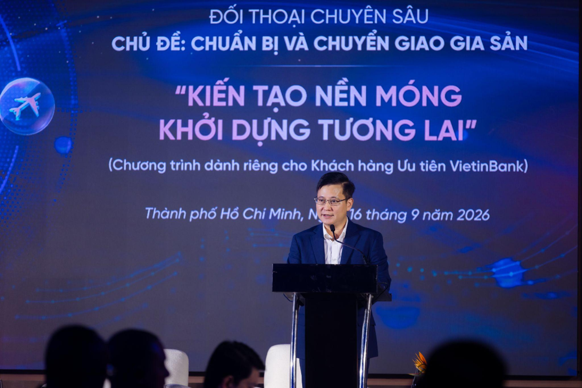 Ông Trần Công Quỳnh Lân - Phó Tổng Giám đốc VietinBank phát biểu khai mạc Tọa đàm.