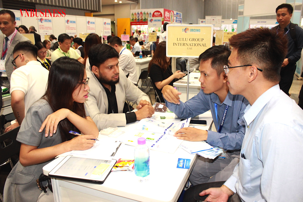 Doanh nghiệp Việt trao đổi với nhà thu mua quốc tế về yêu cầu đơn hàng và khả năng tham gia sâu hơn vào chuỗi cung ứng.