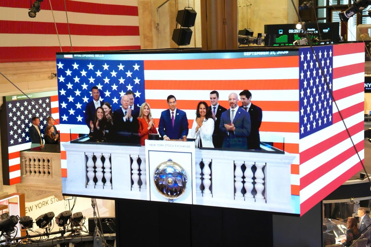 Ngoại trưởng Mỹ Marco Rubio thực hiện nghi thức rung chuông mở phiên tại NYSE (Ảnh: Quang Nguyễn)