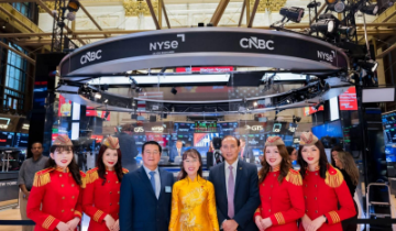 Nữ tỷ phú Nguyễn Thị Phương Thảo dự lễ rung chuông tại NYSE đúng ngày chứng khoán Việt Nam được nâng hạng