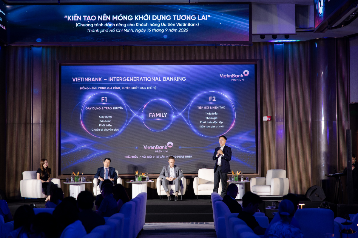 Ông Lê Việt Đức - Giám đốc Khối Bán lẻ VietinBank chia sẻ định hướng đồng hành cùng khách hàng và gia đình xuyên suốt các thế hệ.