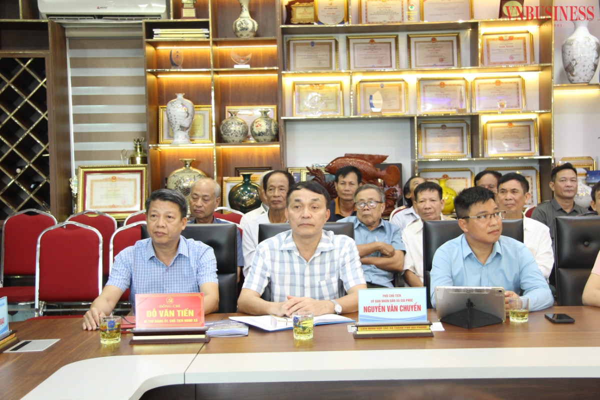 Đại diện lãnh đạo xã Gia Phúc tham dự hội nghị.