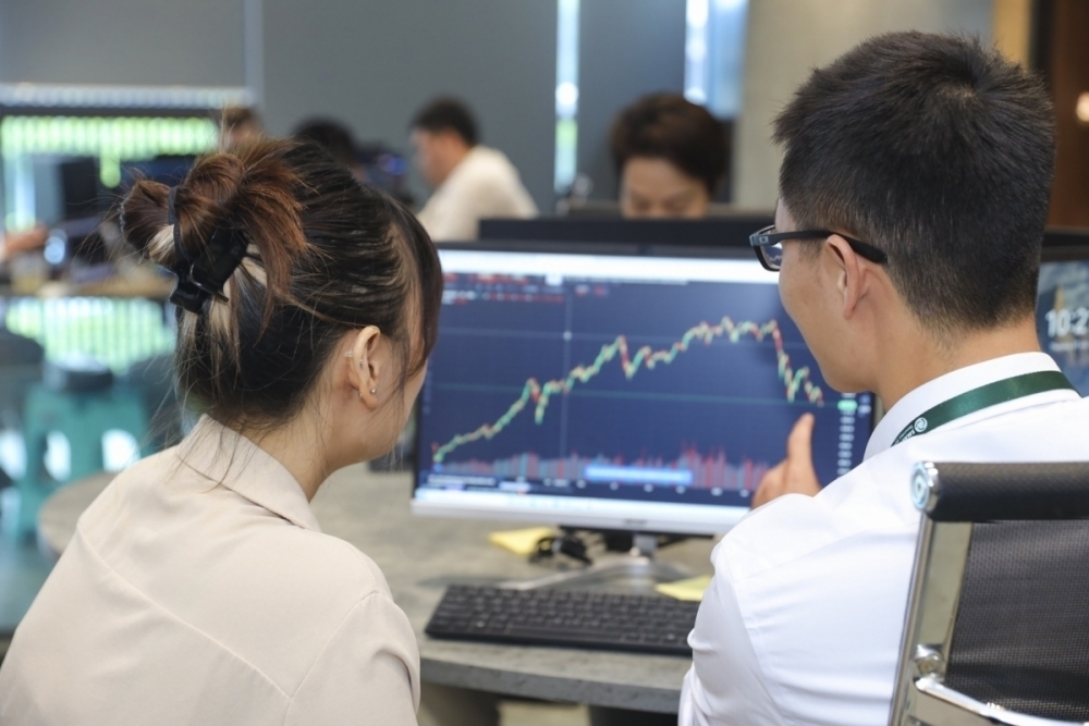Một “làn gió ngược” mới từ quốc tế đang gây thêm sức ép lên lãi suất trong nước.