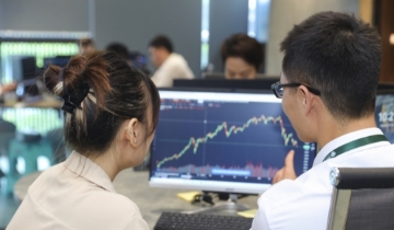 Chứng khoán cuối năm: Nâng hạng mở cửa đón vốn, nhưng ‘gió ngược’ xuất hiện