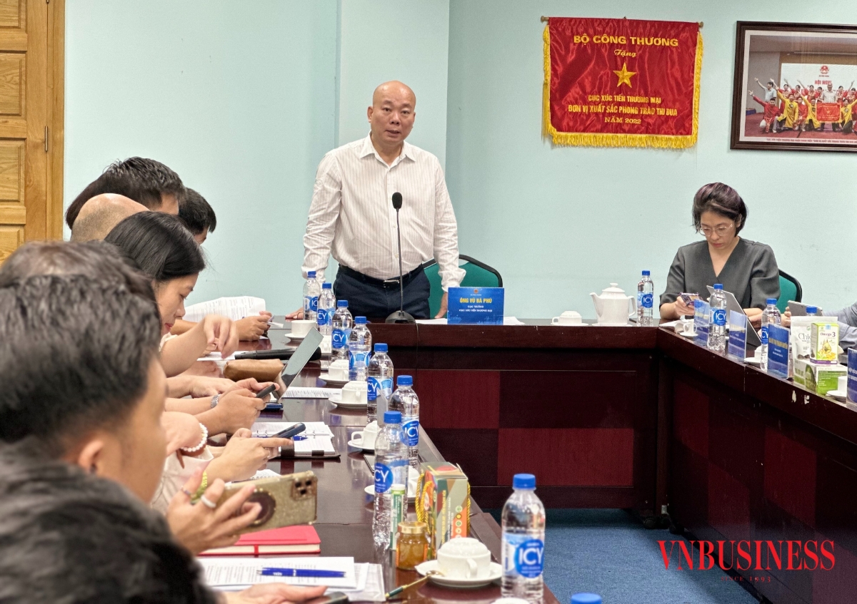 Ông Vũ Bá Phú, Cục trưởng Cục Xúc tiến thương mại, Bộ Công Thương chủ trì hội nghị.