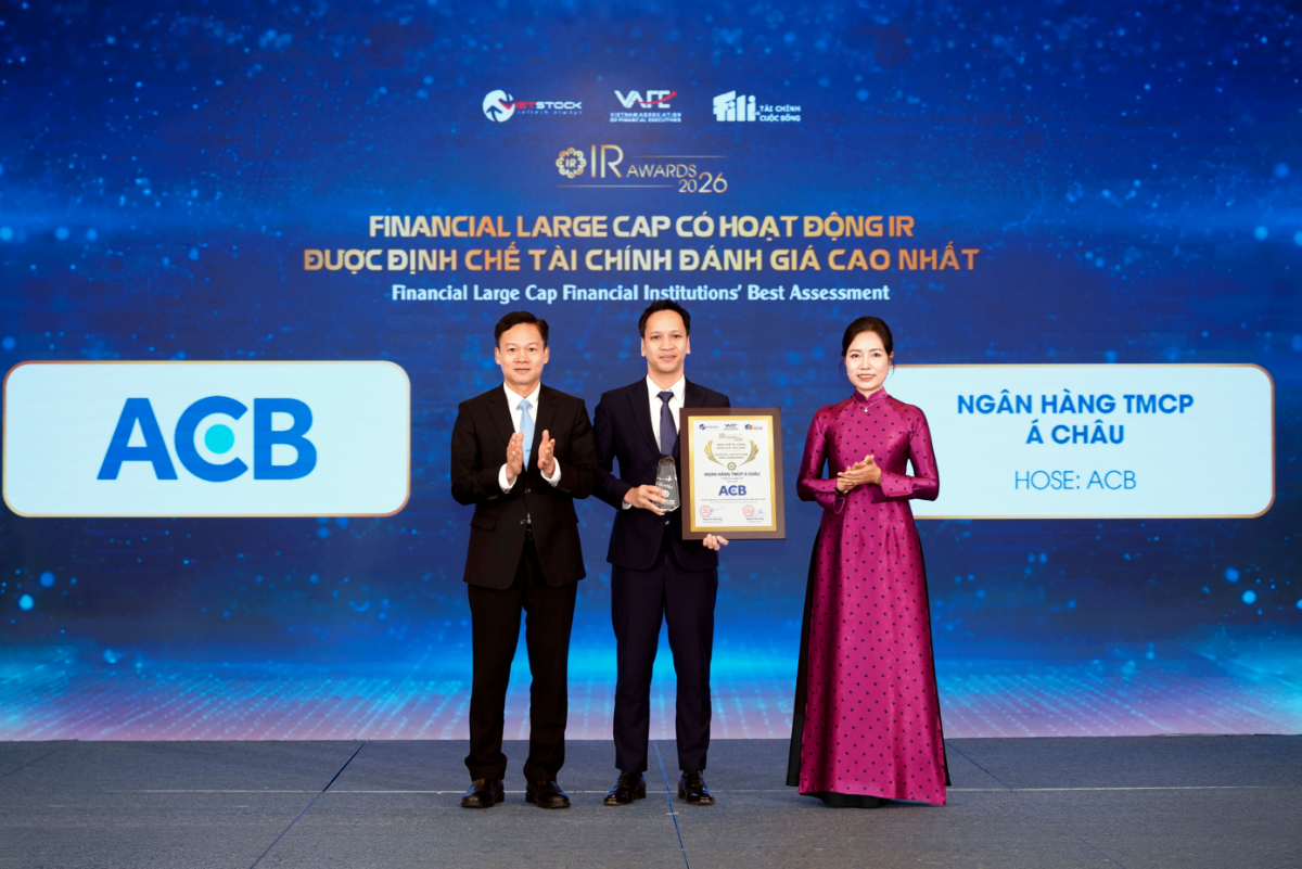Ông Trần Vũ Hiền, Giám đốc Khối Tài chính ACB nhận giải.