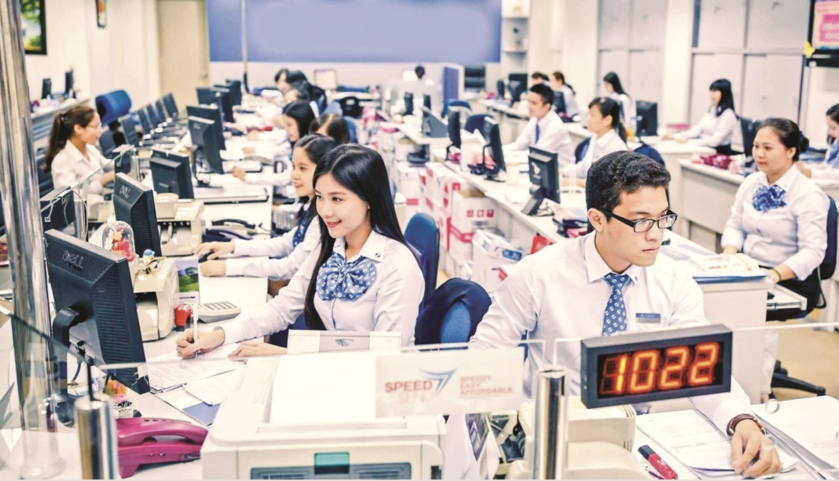 Nhiều ngân hàng chi trả mức lương vượt trội để chiêu mộ nhân viên phục vụ khách VIP.